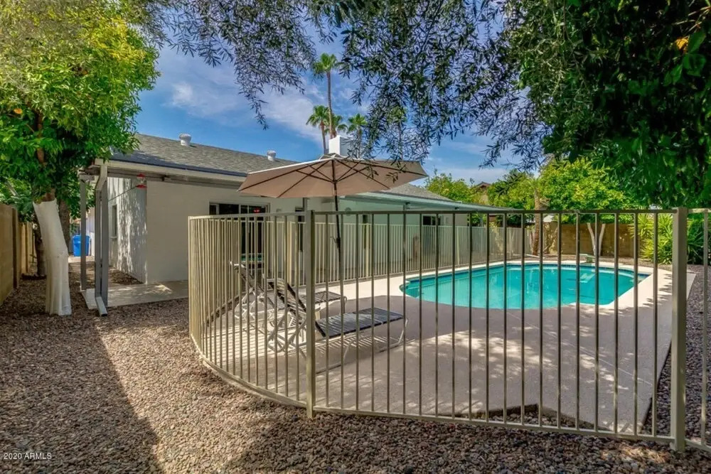 Quiet house with pool heater, patio, BBQ, citrus
