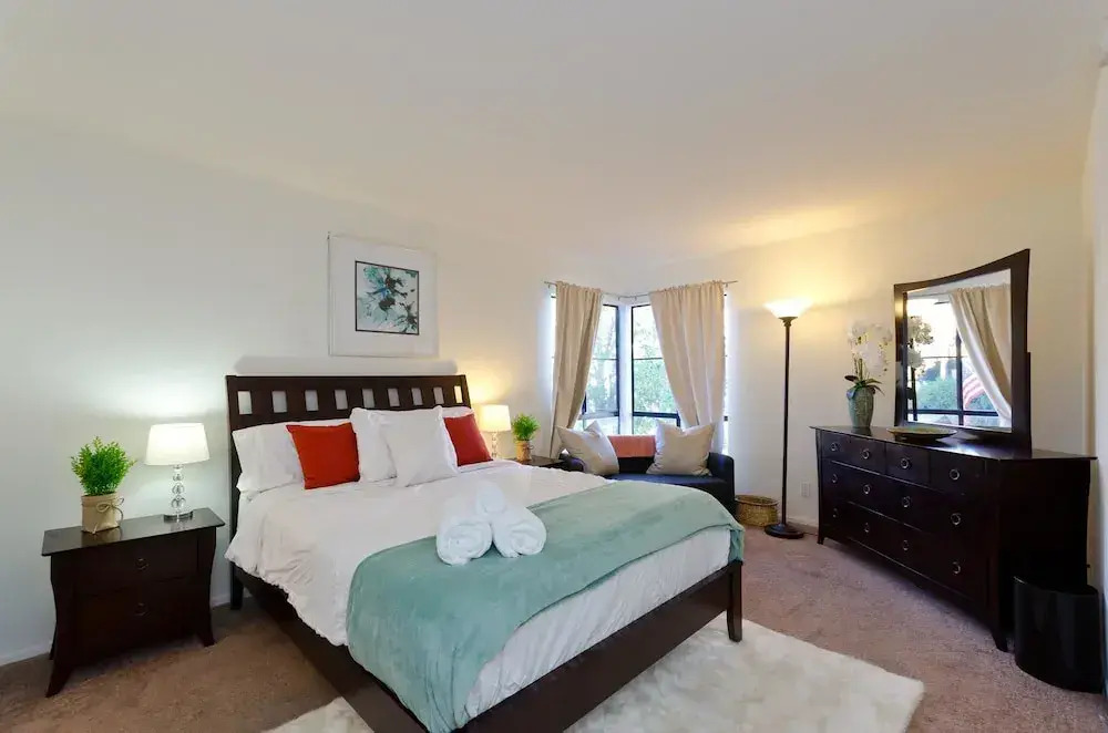 LA037 2 Bedroom Apartment By Senstay