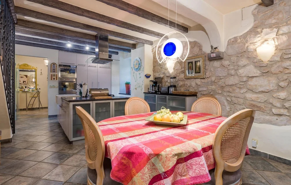 Awesome Home in Dobrinj With Wifi and 2 Bedrooms