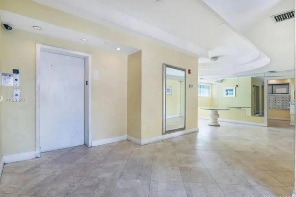 1 bedroom in the BEST location in South Beach !
