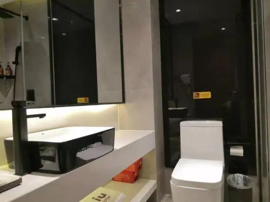 IU Hotels Taiyuan Jinyanghu Hongdenglong Stadiums