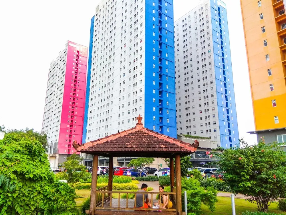 Comfy and Great Choice 2BR Green Pramuka City Apartment By Travelio