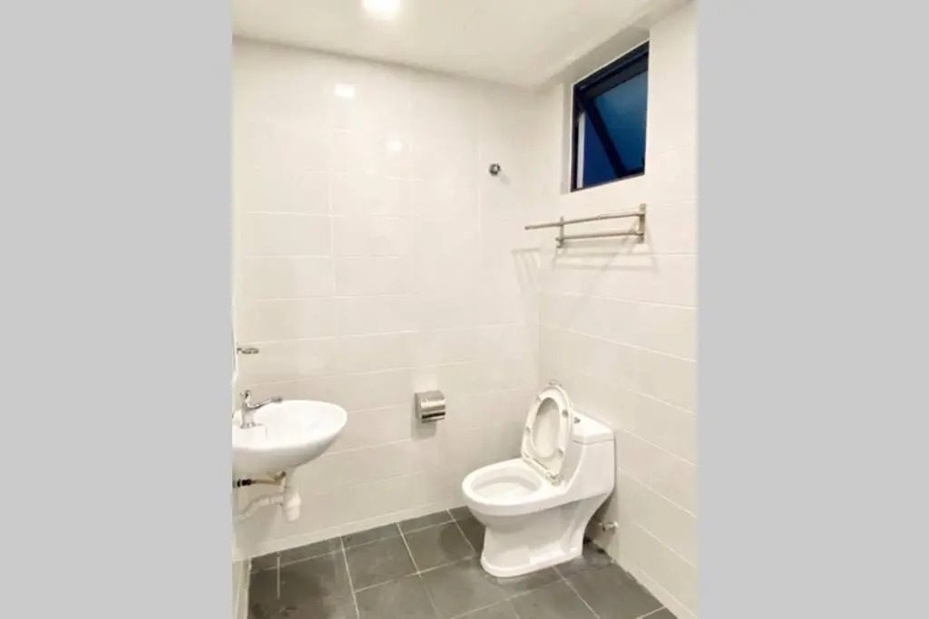 Corner Unit Landmark Residence 2, High Floor, Nice View, WiFi & Tvbox, Free Parking