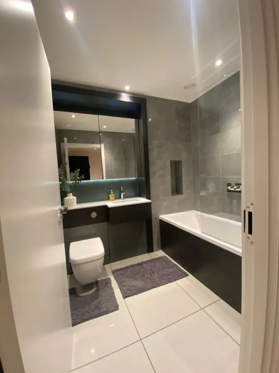 Marvelous 3 Bed Penthouse in Kewbridge