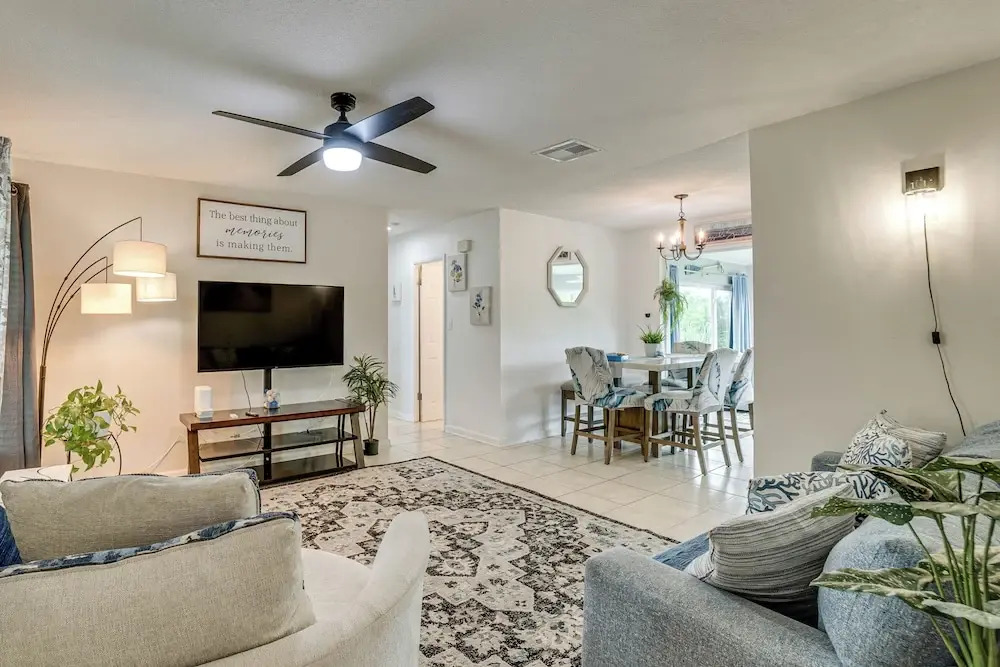 Port Charlotte Home w/ Sunroom, Grill & Fire Pit!