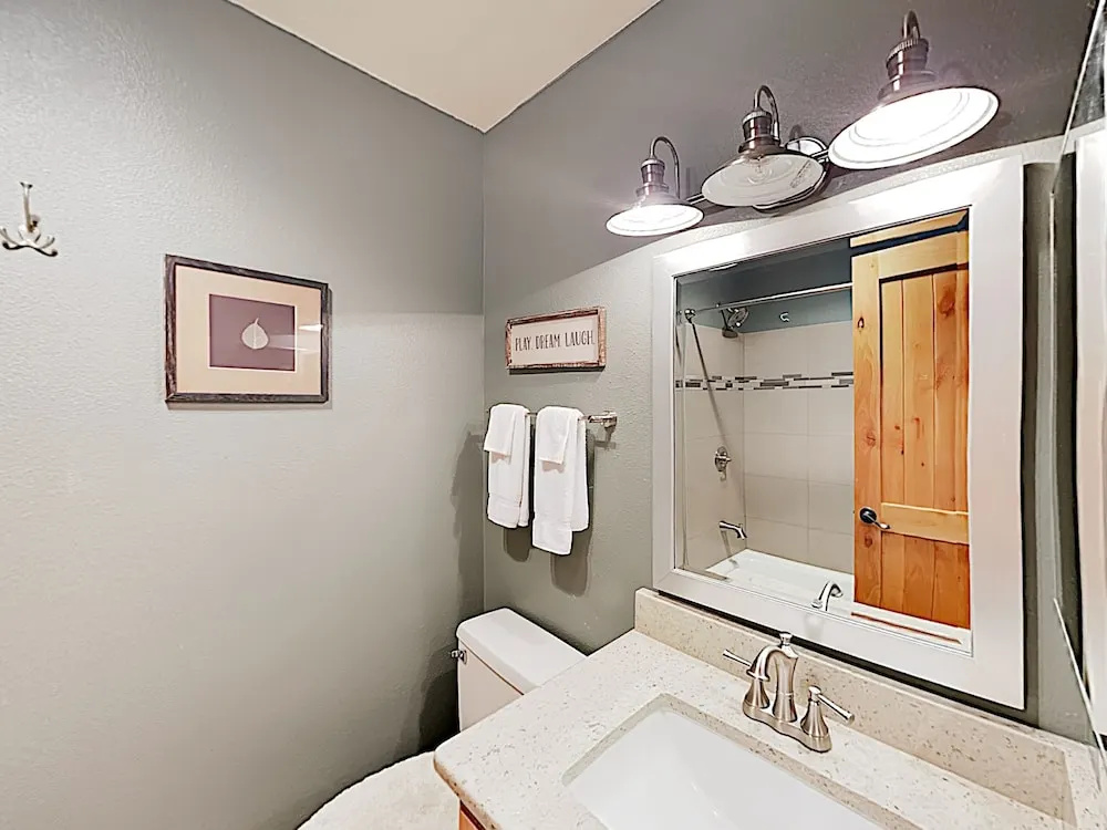 288 W Beaver Creek Blvd Condo Unit H1 - 2 Br condo by RedAwning