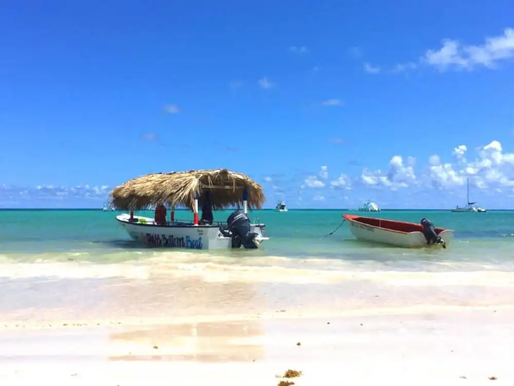 Los Corales Beach Front E101