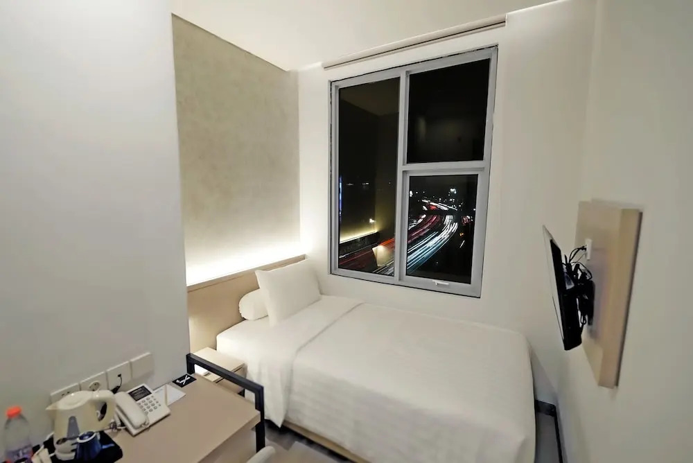 Front One Boutique Hotel Taman Anggrek