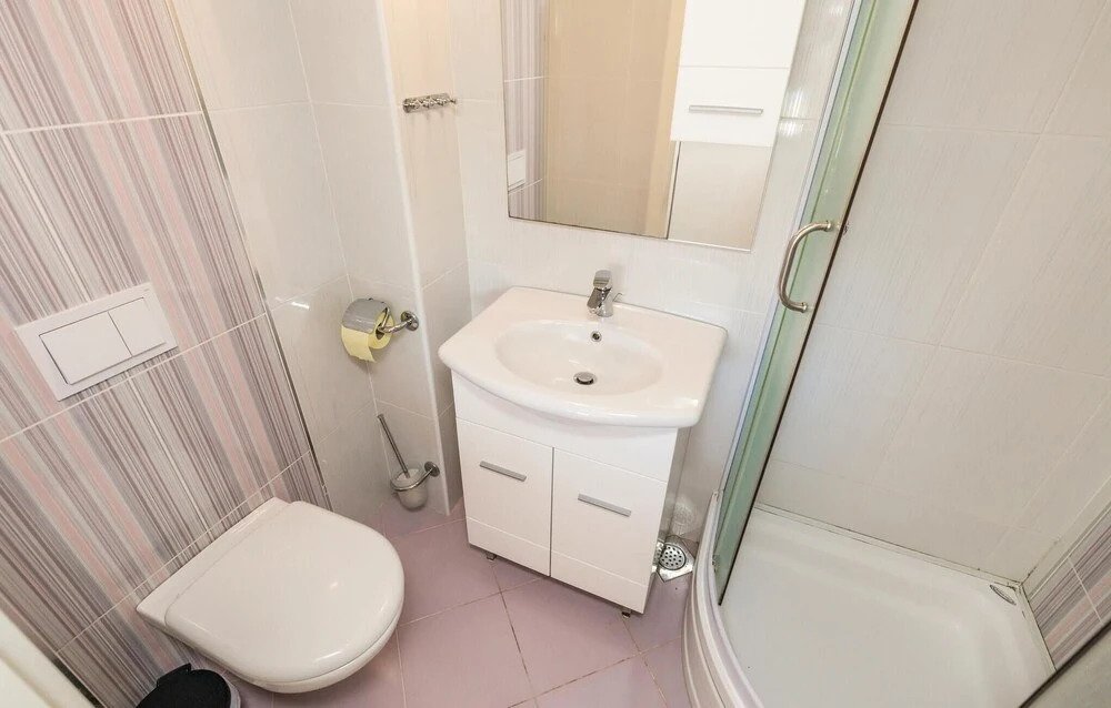 Beautiful Home in Pag With Wifi and 6 Bedrooms