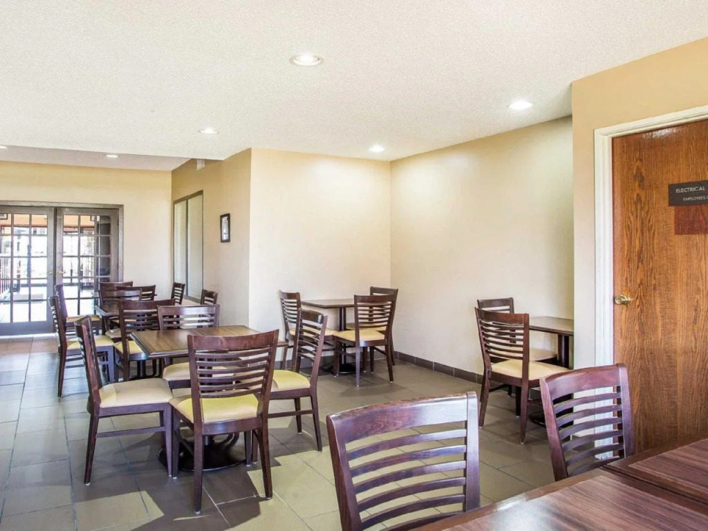 Comfort Suites near I-80 and I-94