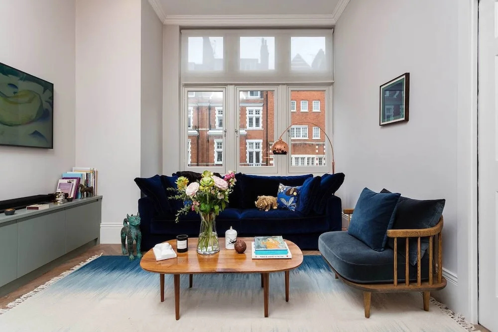 Modernist Beauty on Palace Court