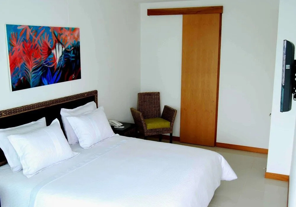Travelers Orange Cartagena