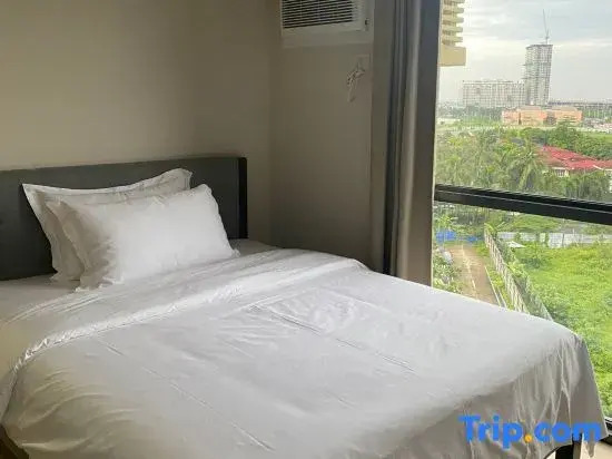 Gentry Manor 1BR with Balcony Near Okada -6A