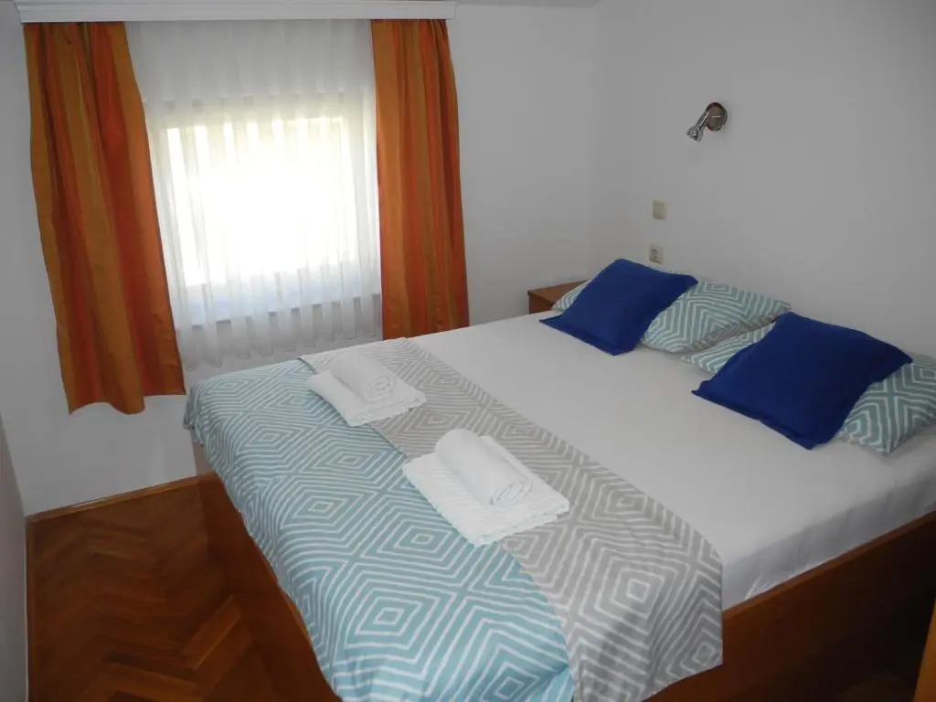 Apartment Damir with Sea View 22 pax