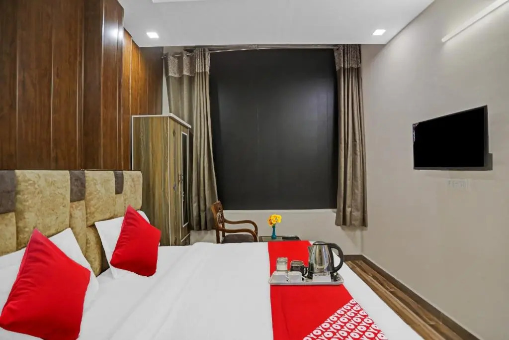 OYO Flagship 70247 Hotel Lavish