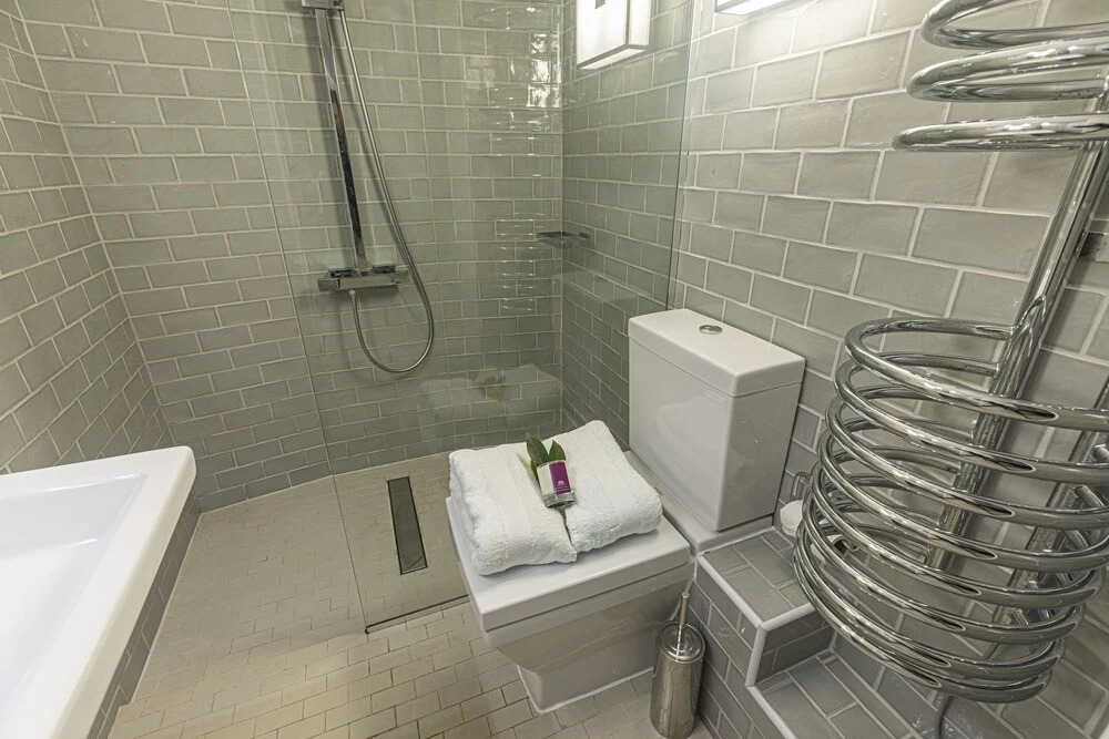 Monthly Discount! Self Isolation w/ Private Entrance and all Amenities, in Notting Hil