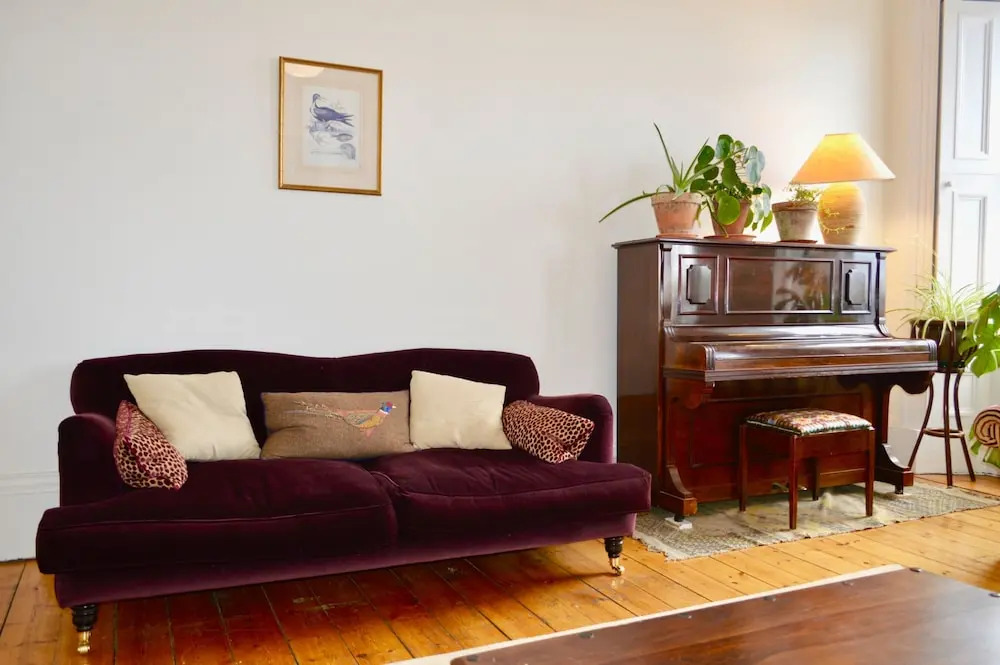 Sophisticated 2 Bedroom Edinburgh Flat Near Old Town