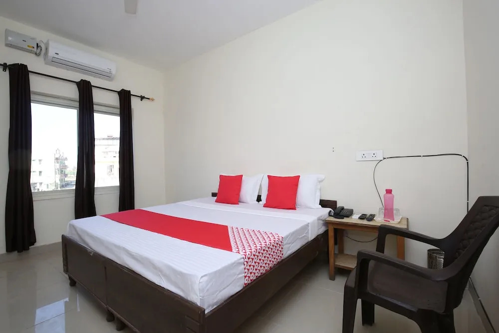 Oyo 24398 Jb Lodge