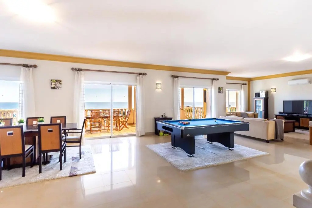 CoolHouses Algarve Luz, 5 bed villa & pool, Casa N
