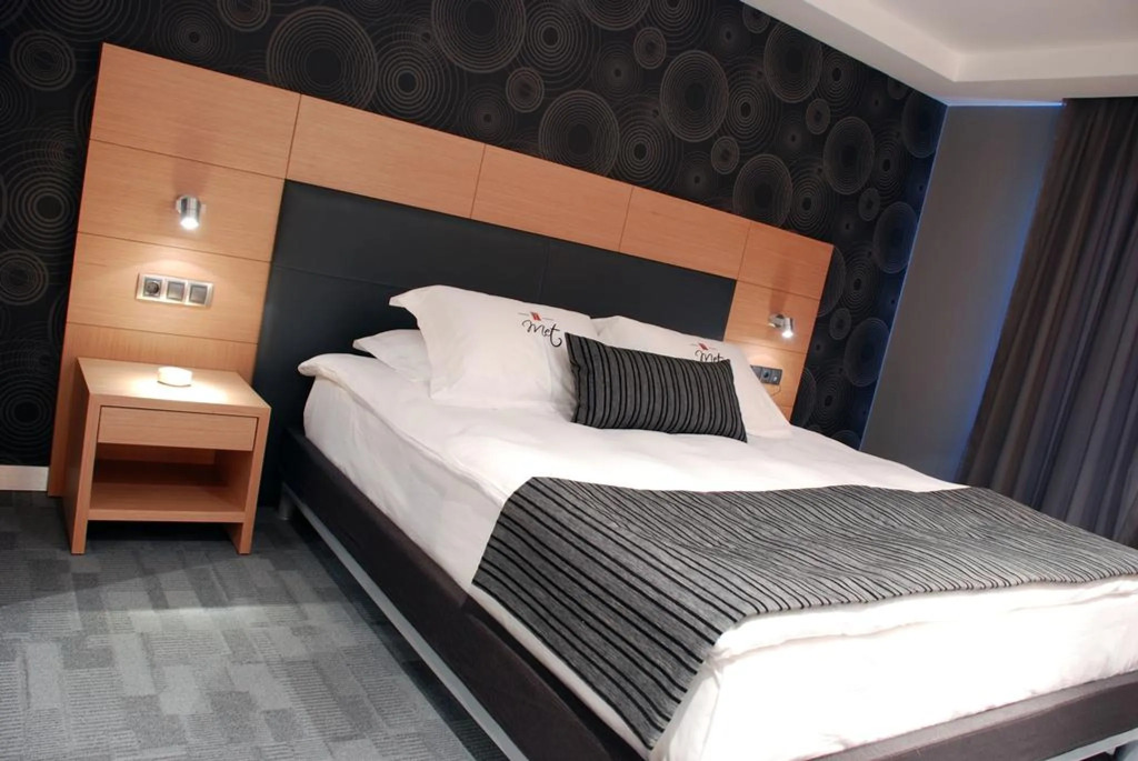 Met Hotel
