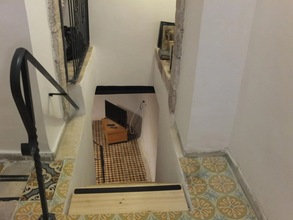 Central old stone Jerusalem apartment