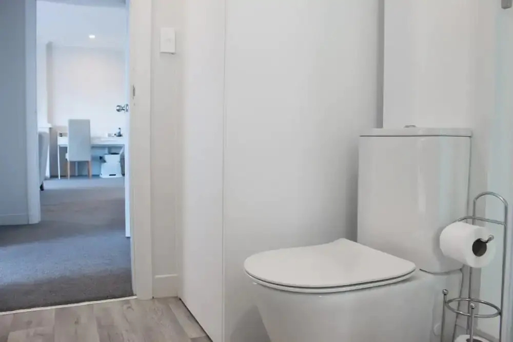 Freshly Renovated 2 Bedroom Apartment With Terrace