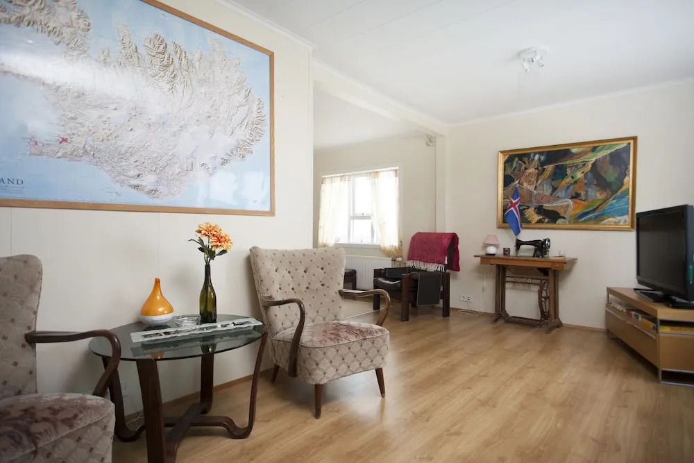 Steinar Guesthouse