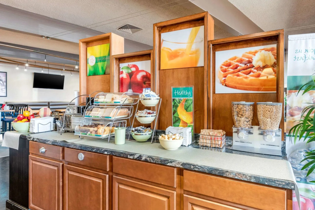 Village Inn & Suites