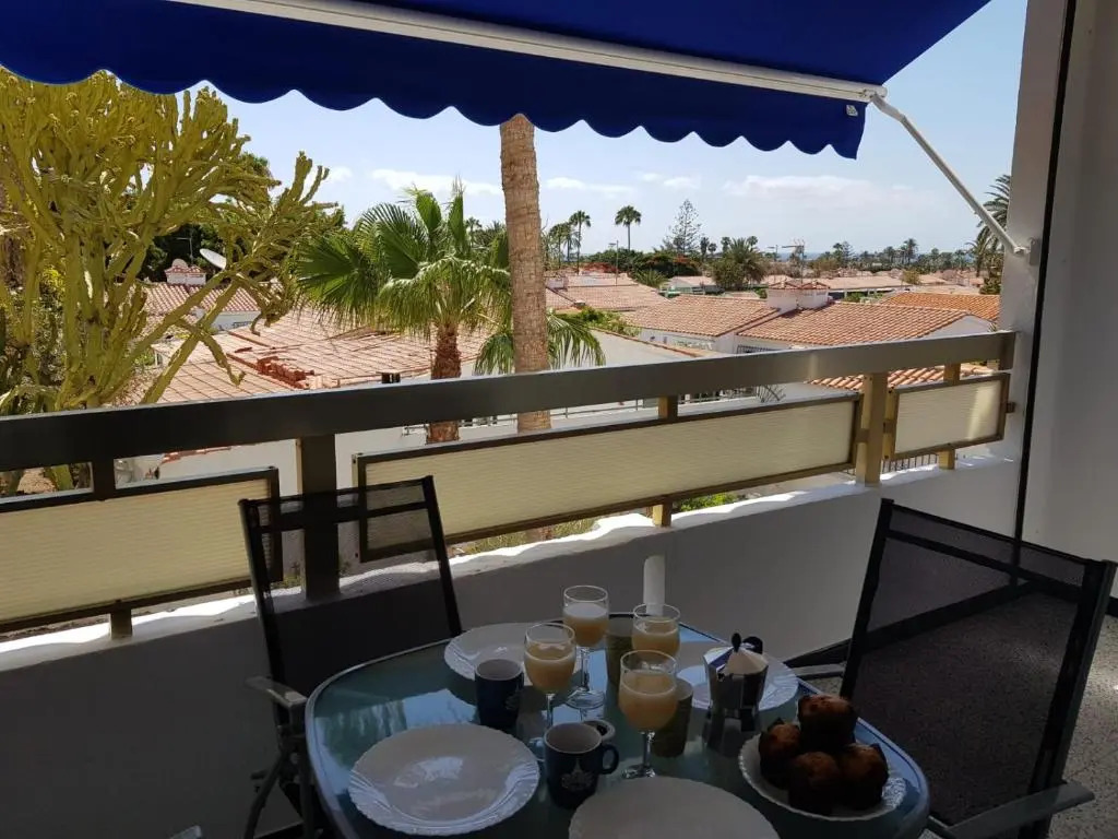 5 min walk from Yumbo 216