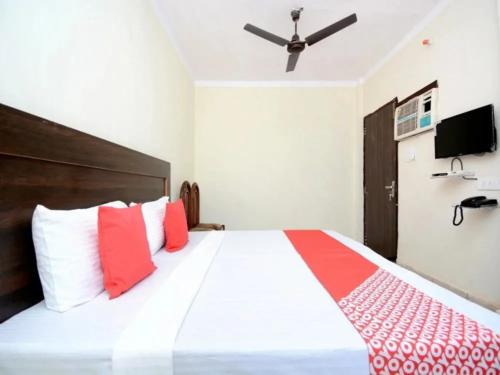 Hotel Tourist by OYO Rooms