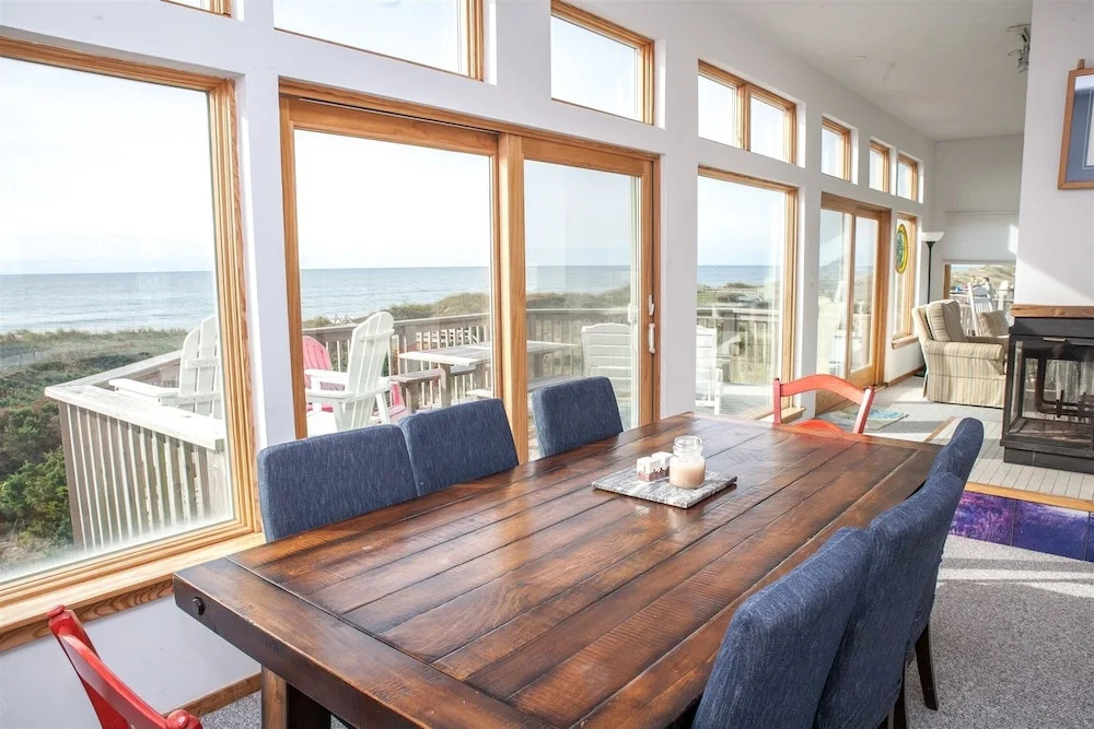 The Sunny Spot 4 Bedroom Cottage by RedAwning