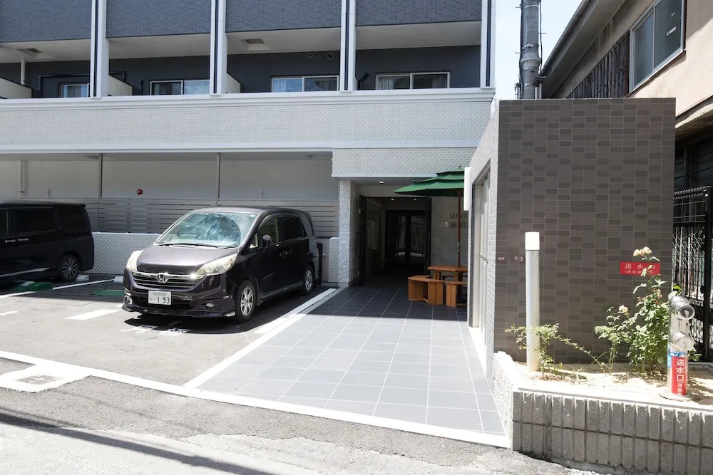 URO apt Tsuruhashi station