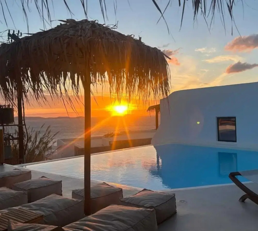 ELLI TROPiCAL LUXURY SUITES SUNSET-INFINITY POOL- SEA SIDE-NEAR CENTER PARKING