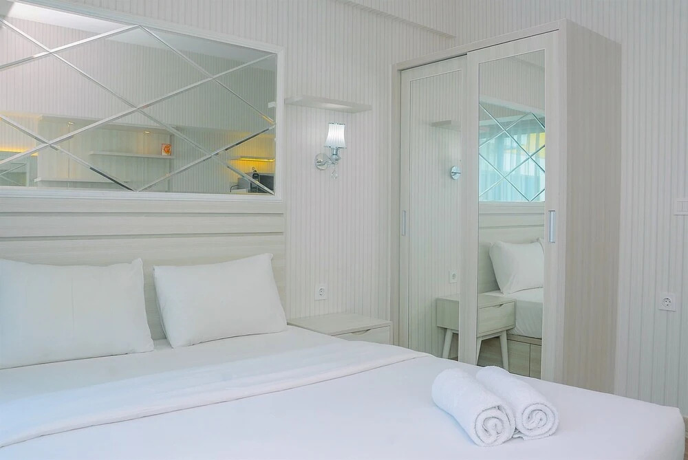 Best Studio with Pool View Springlake Summarecon Apartment