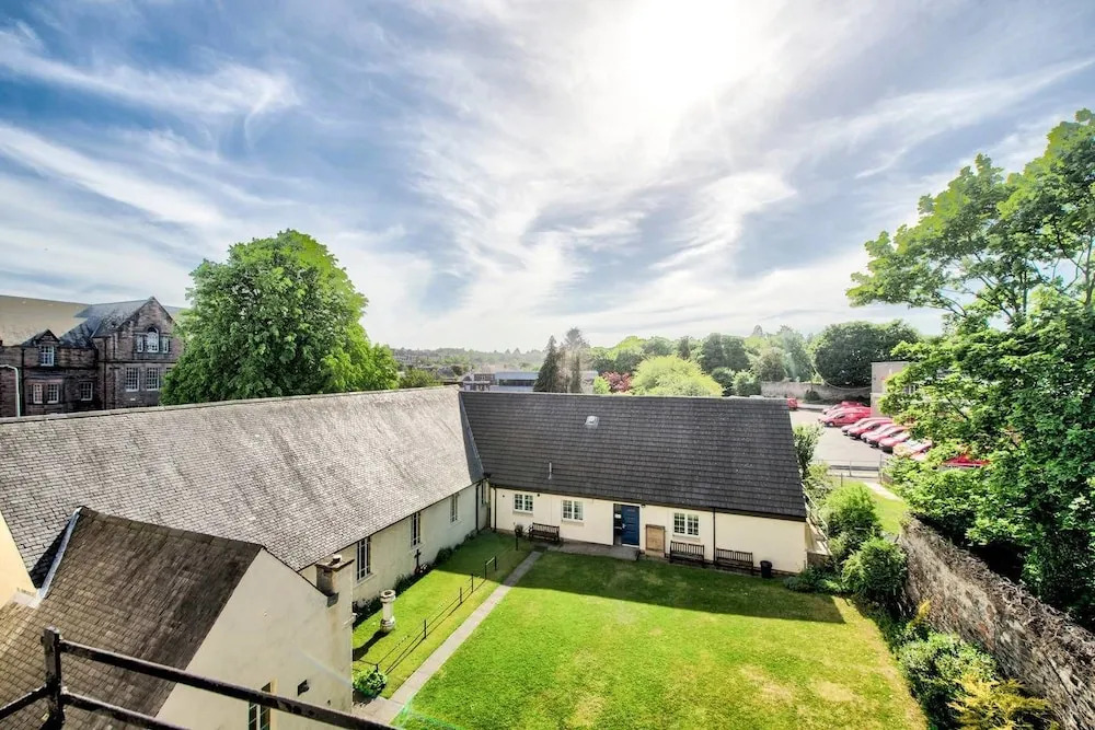 Cozy and Rustic 3bed/2bath Stockbridge Apartment With Free Parking