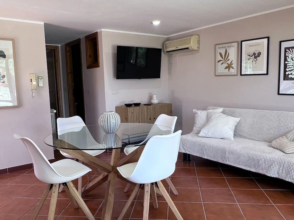 Charming Holiday Home Near Sea