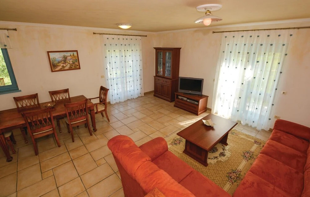 Cozy Home In Koper With Wifi