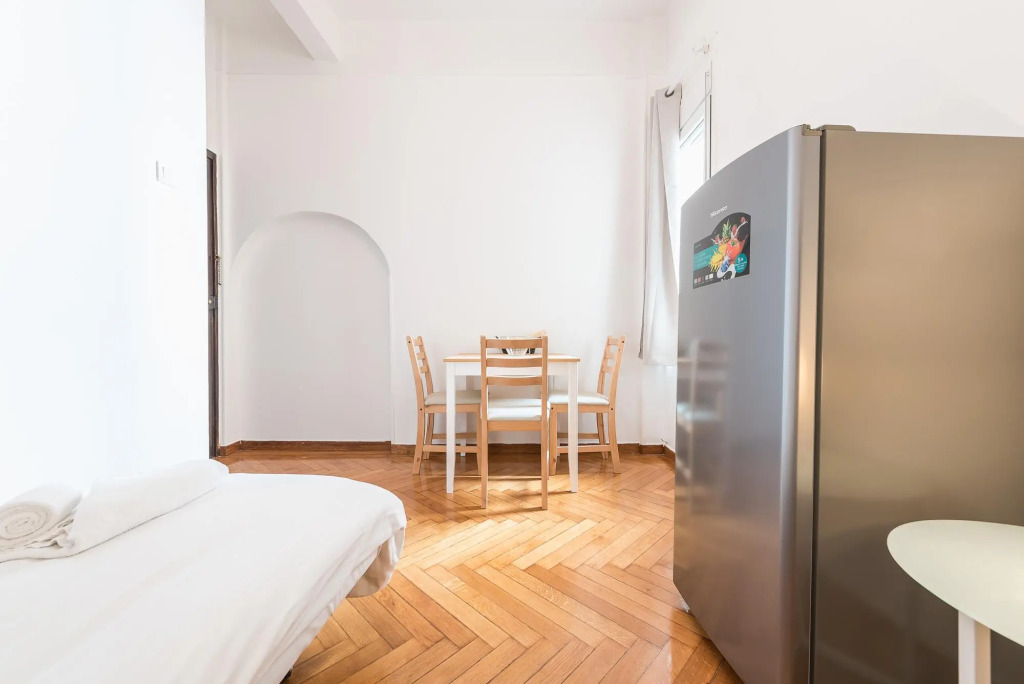 Cute and central apt for 3