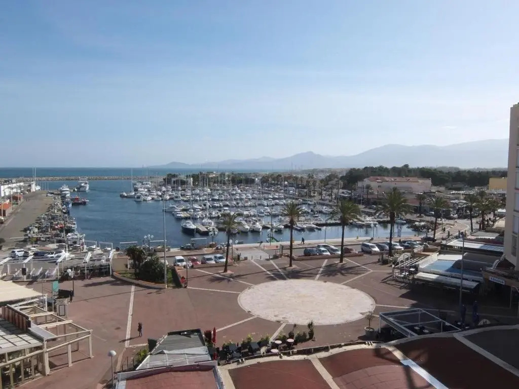 Proche du port beau T3 lumineux tout confort avec parking - 4RS121