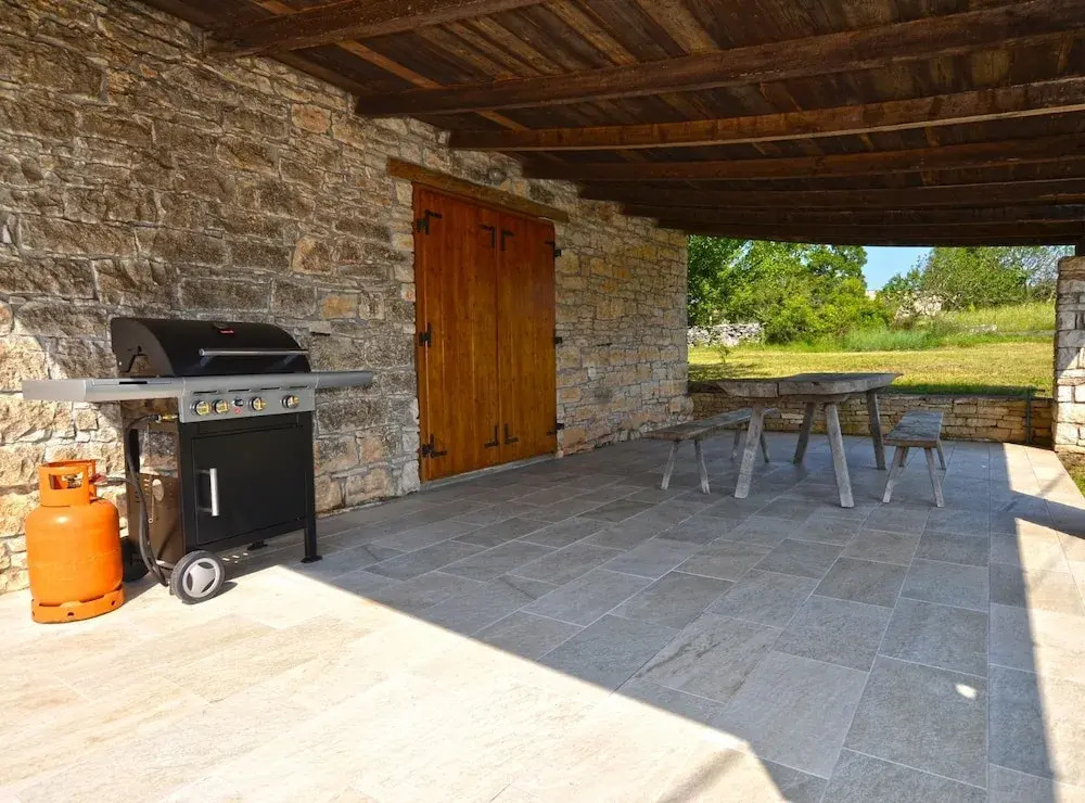 Majestic Rustical Kanfanar Villa With Pool