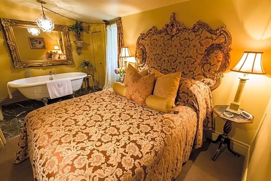 Russell Manor Bed & Breakfast