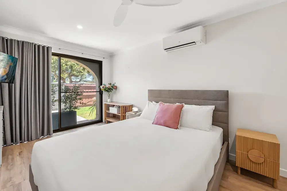 Family Home Near Cafes and Surf Beaches