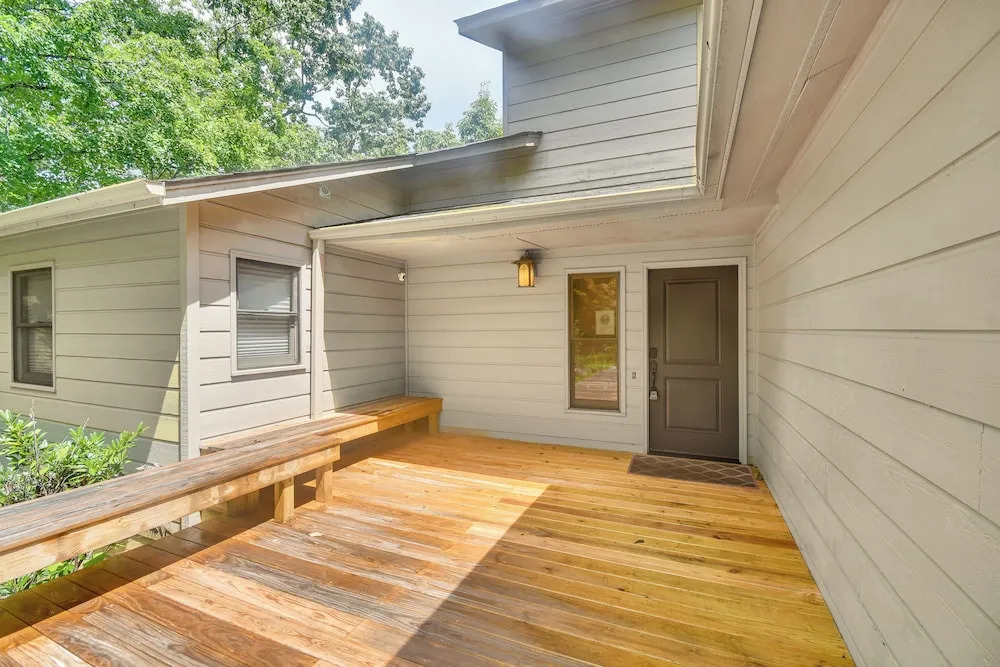 Luxe Rumbling Bald Home w/ Deck & Mountain View
