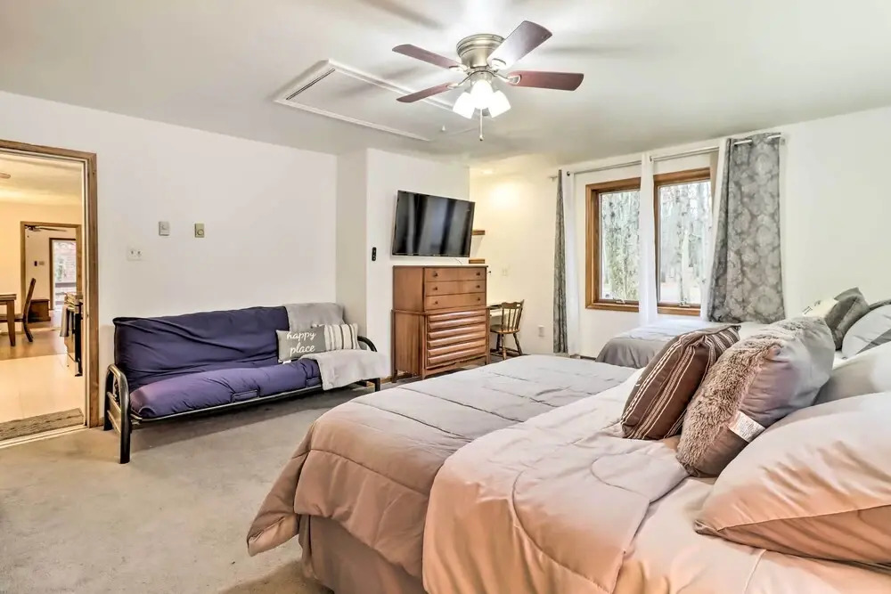 Near Big Boulder Mtn: Cabin w/ Furnished Deck