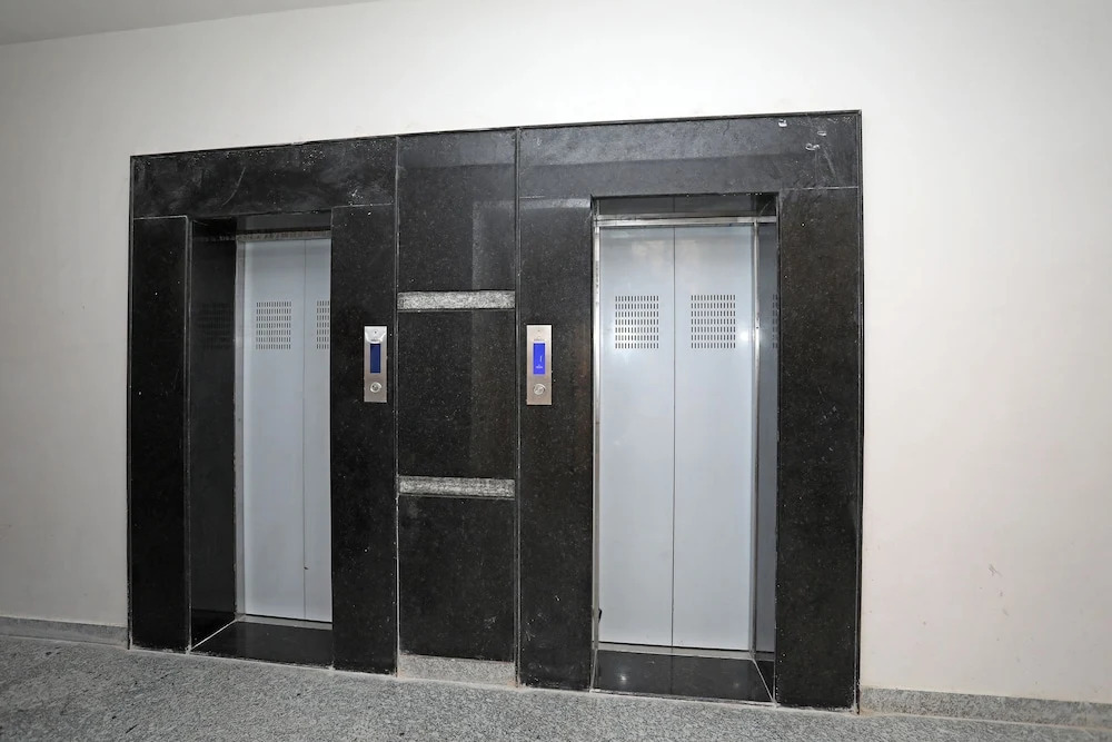 OYO 11075 Home Modern 3BHK Gulab Bagh