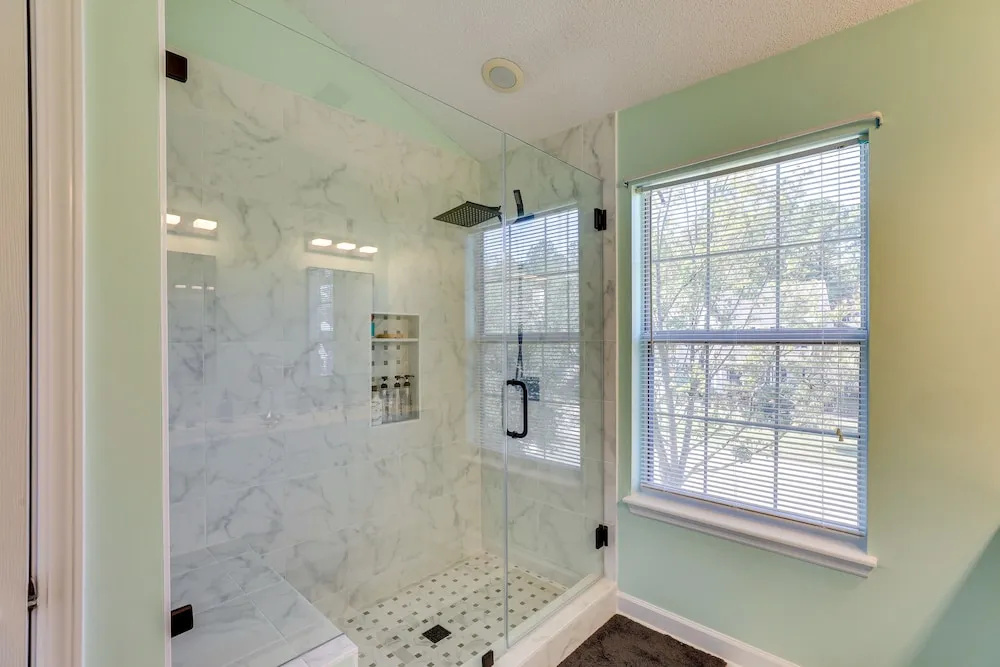 North Charleston Home Near Shopping & Dining!