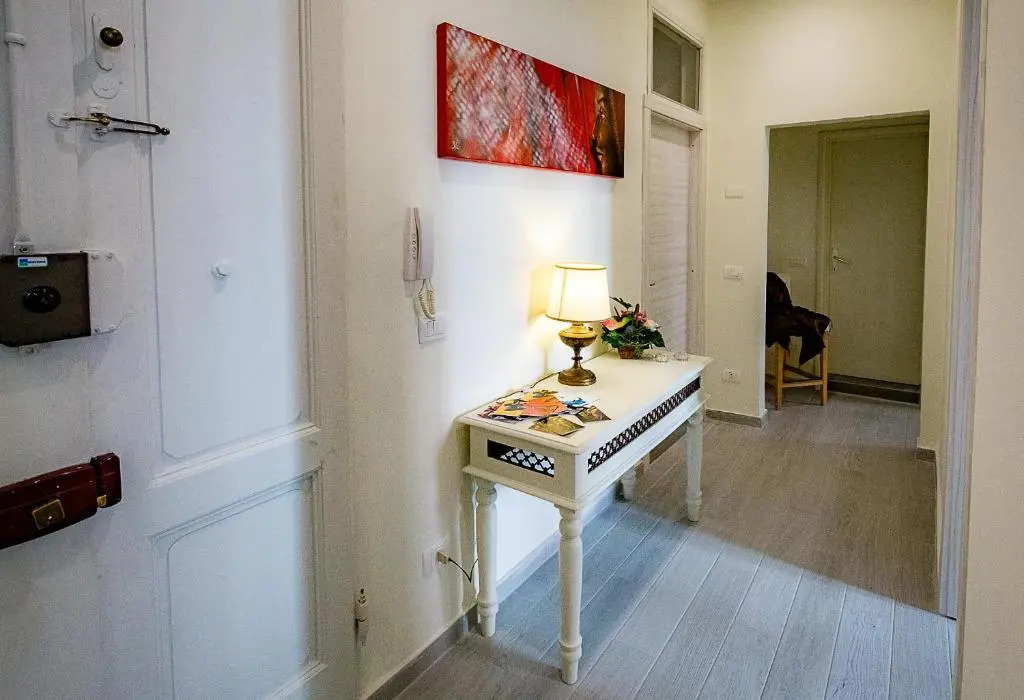 Wall Up Apartment