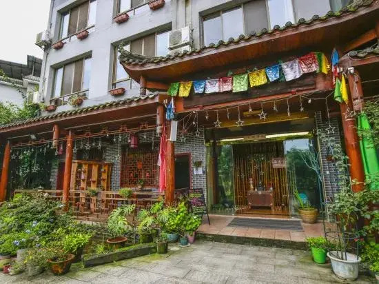 Nongyue Emei Shanju Hostel