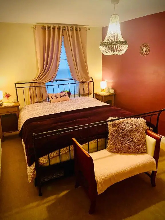 Beautiful self contained apartment in Ripon town house