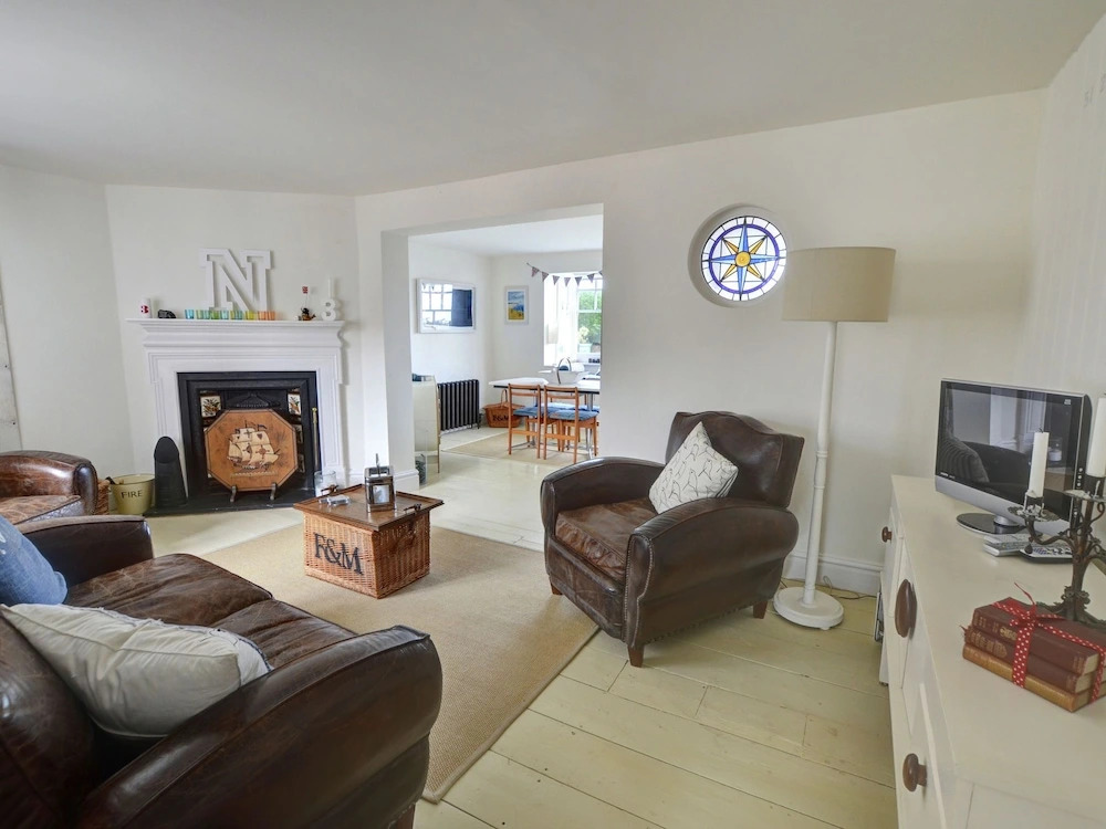 Spacious Home With sea Theme Directly Situated at the sea in Broadstairs